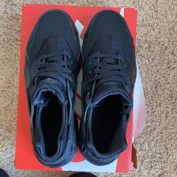 Nike Shoe Huarache - Picture 6 of 8